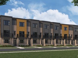 33090 Townhill Rd #11, Farmington, MI 48336