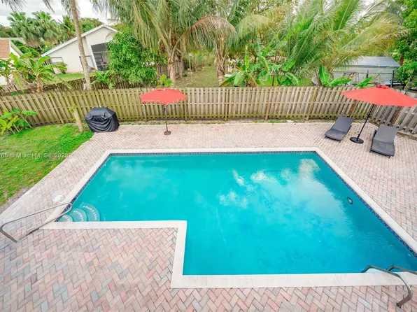 10292 NW 32nd St, Sunrise, FL 33351