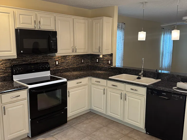 371 Augustine Ct — Photo 23