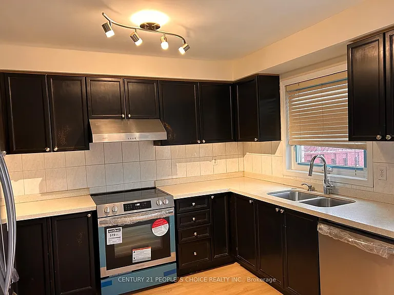 6885 Tassel Cres — Photo 8