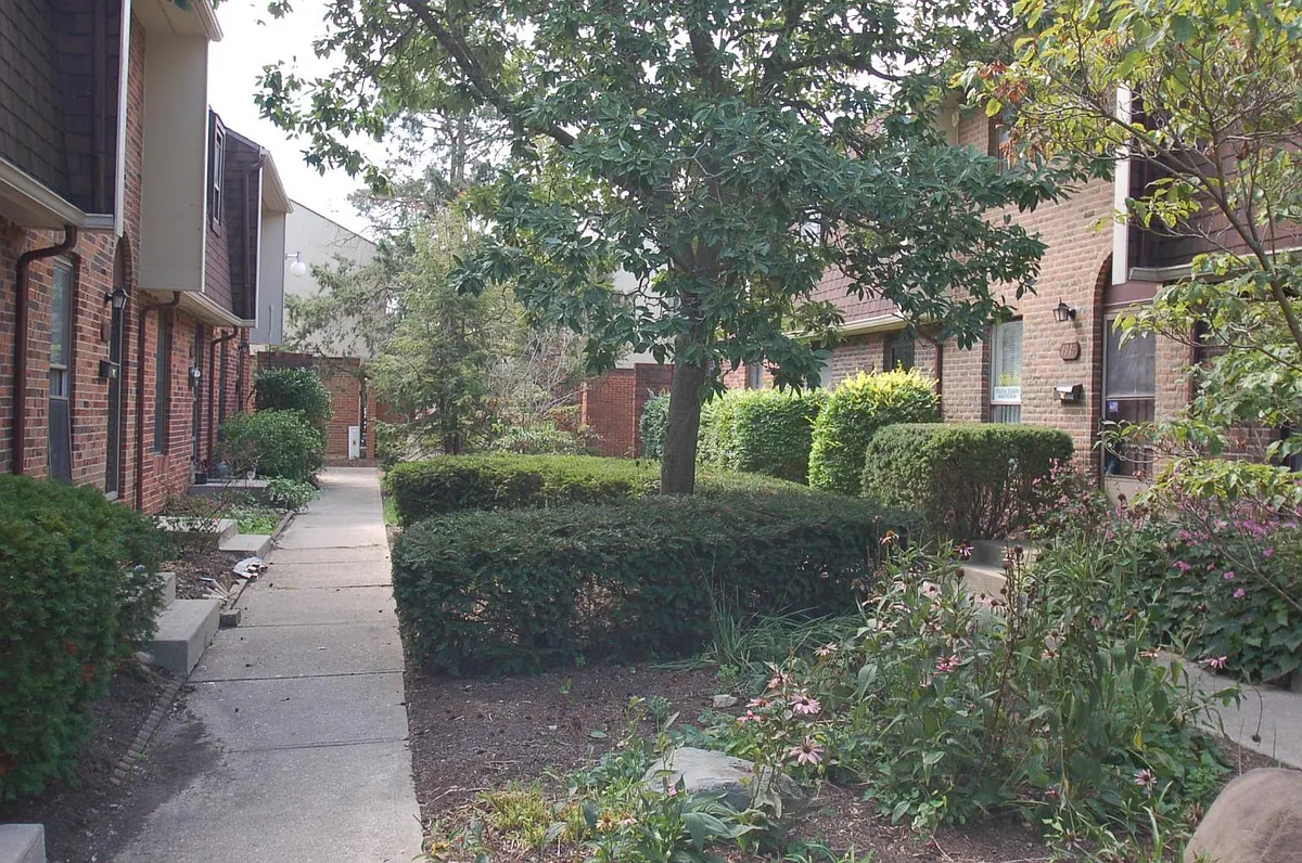Building Photo - 1903 Willoway Cir N