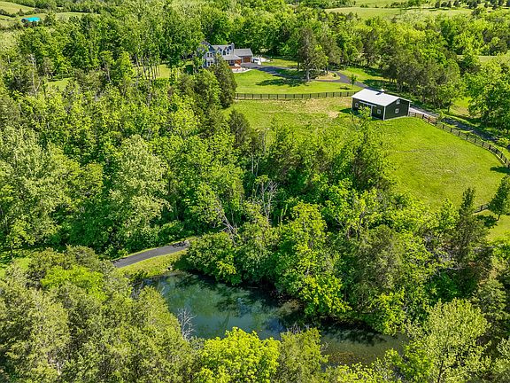 5th image of 130 Beaver Dr