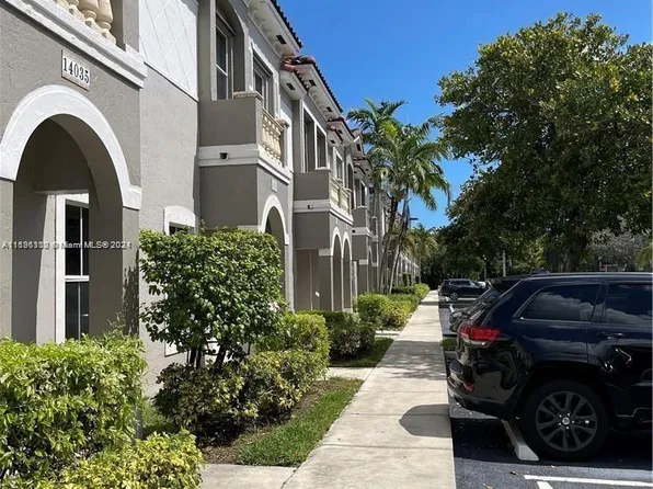 14037 SW 49th St #4, Hollywood, FL 33027