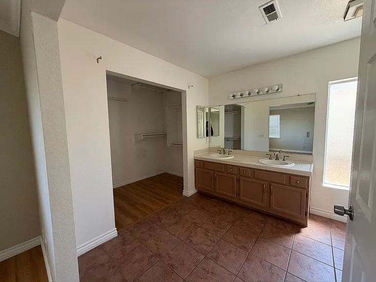 11095 Avenida De Los Lobos — Photo 11