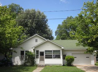 26 Elm St, Henry, TN 38231