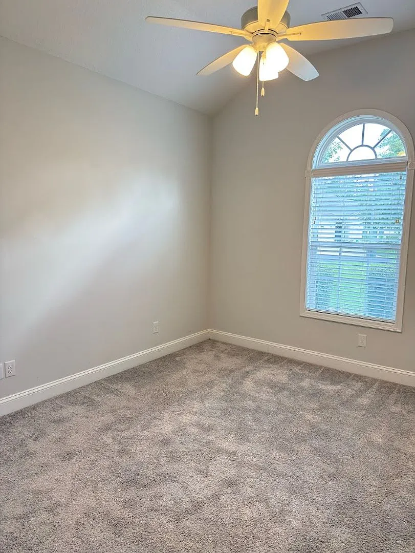 600 Eagle Blvd — Photo 3
