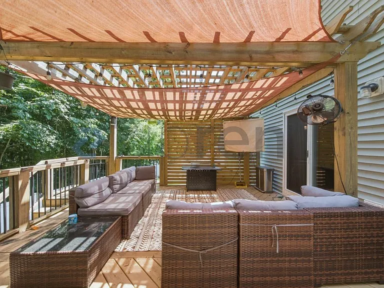 261 Chadford Pl — Photo 17
