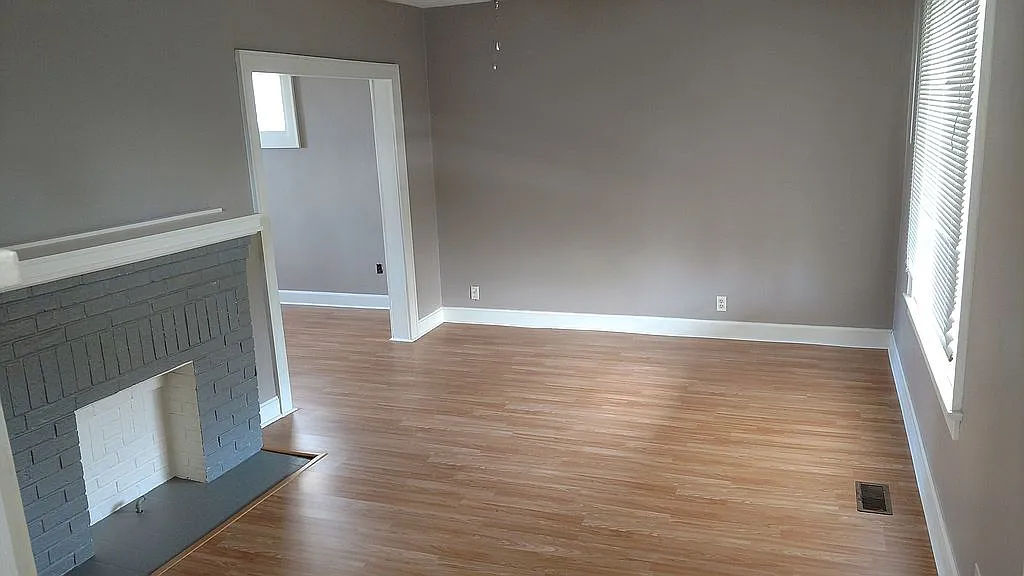 421 Townsend Ave photo 1
