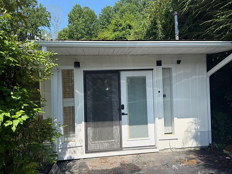 127 Longview Dr — Photo 2