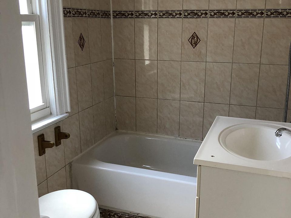 1st image of 447 Minnieford Ave #1