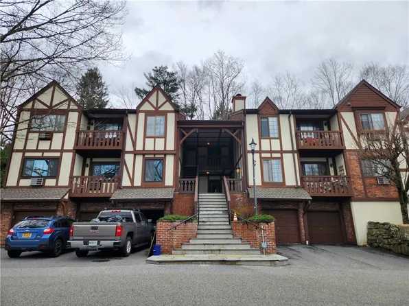 69 Foxwood Circle, Mount Kisco, NY 10549
