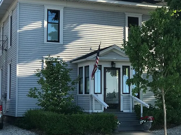 106 W Hurlbut St, Charlevoix, MI 49720
