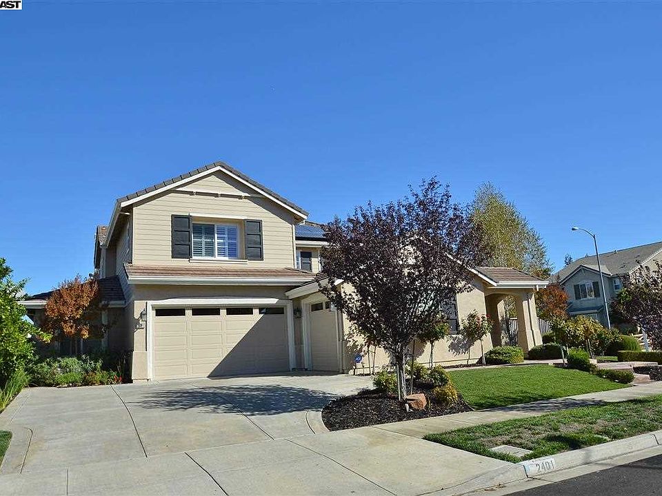 2nd image of 2401 Ancona Cir