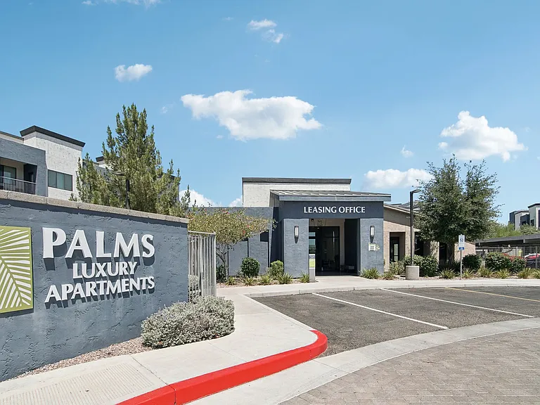 Palms Luxury Apartments — Photo 30