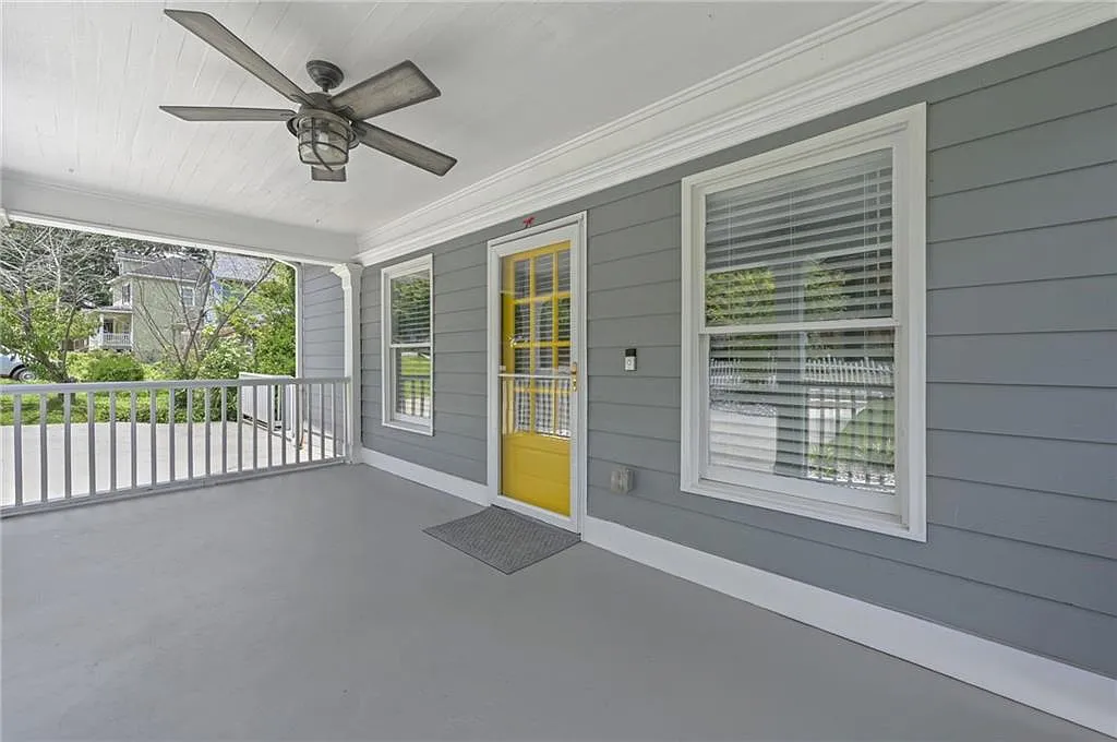 4 bed, 3.0 bath, 2026 sqft, $3,250 — Photo 4