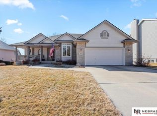 2107 Leigh St, Papillion, NE 68133
