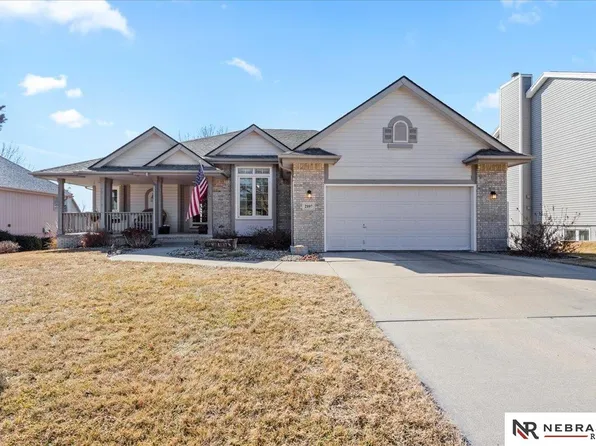 2107 Leigh St, Papillion, NE 68133