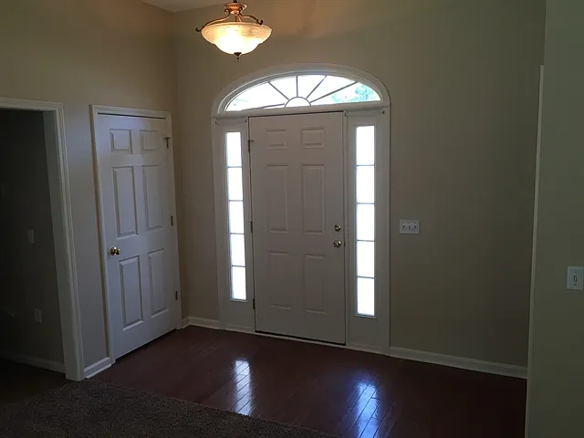 381 Laurel Hill Cir — Photo 8