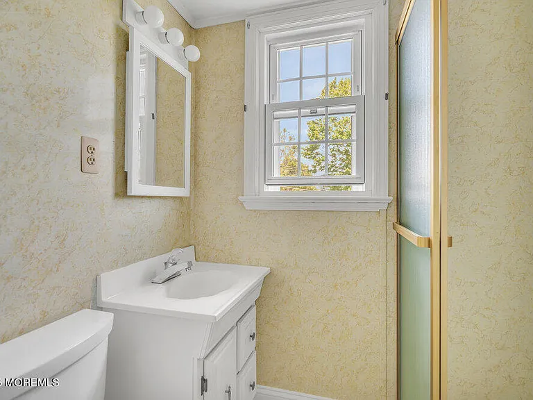 312 Salem Ave — Photo 12