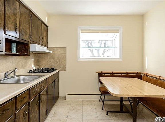 4th image of 229 W 21st St