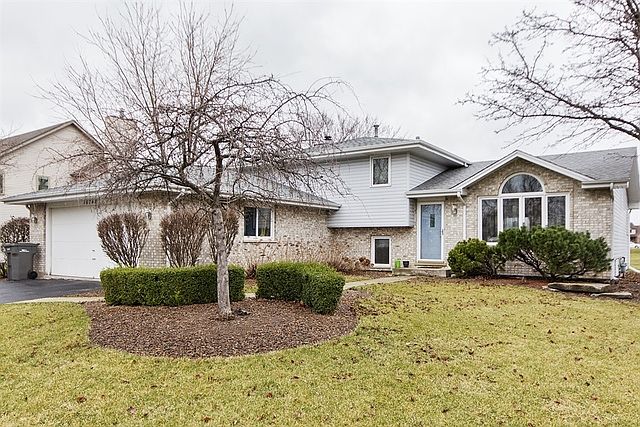 1st image of 16748 W Saddlewood Dr