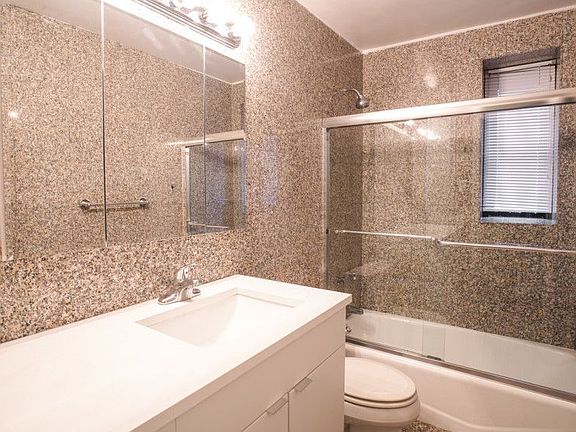 4th image of 315 W 57th St APT 15C
