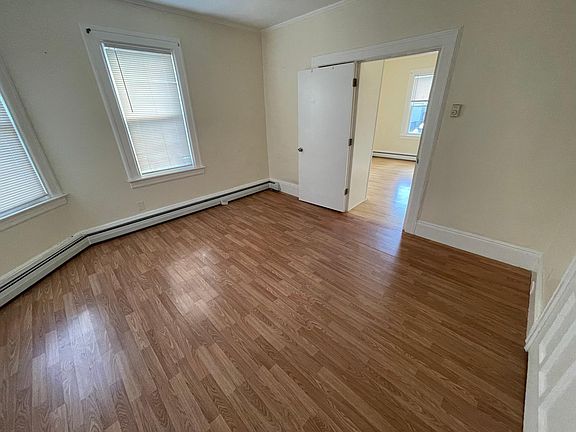 4th image of 5 Bush Ave #1