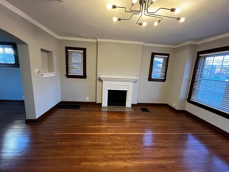 1687 King Ave — Photo 10