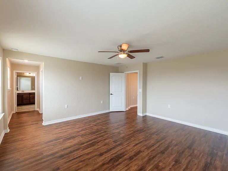 5526 Castle Brook Dr — Photo 10