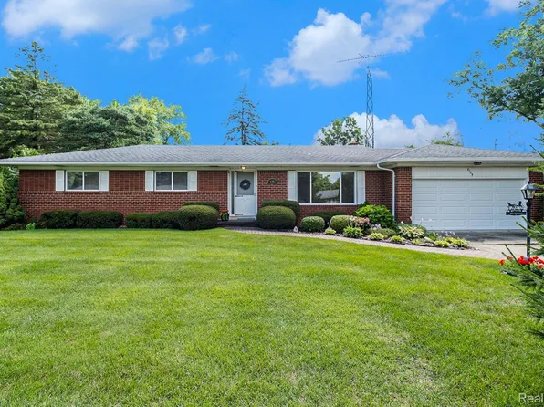 8169 Dungarvin Dr, Grand Blanc, MI 48439