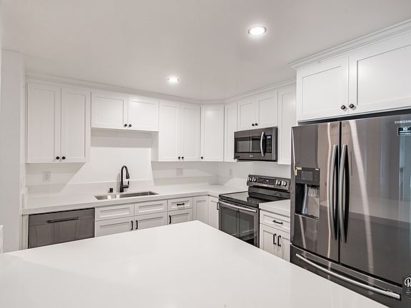 5th image of 1115 14th St APT 302