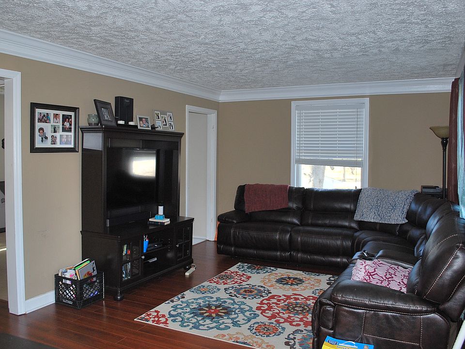 Living Room w/Laminate