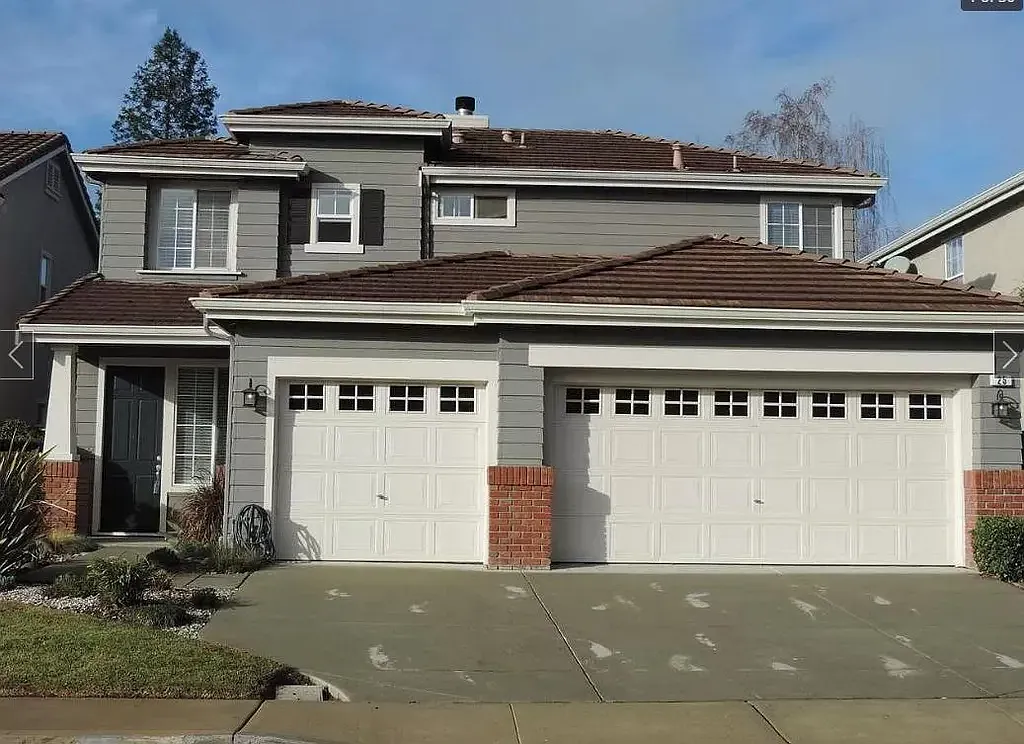 4 bed, 2023 sqft, $6,000 — Photo 1