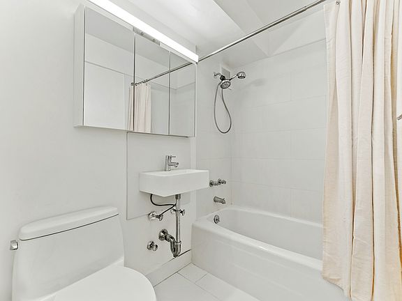 5th image of 240 E 55th St APT 6D