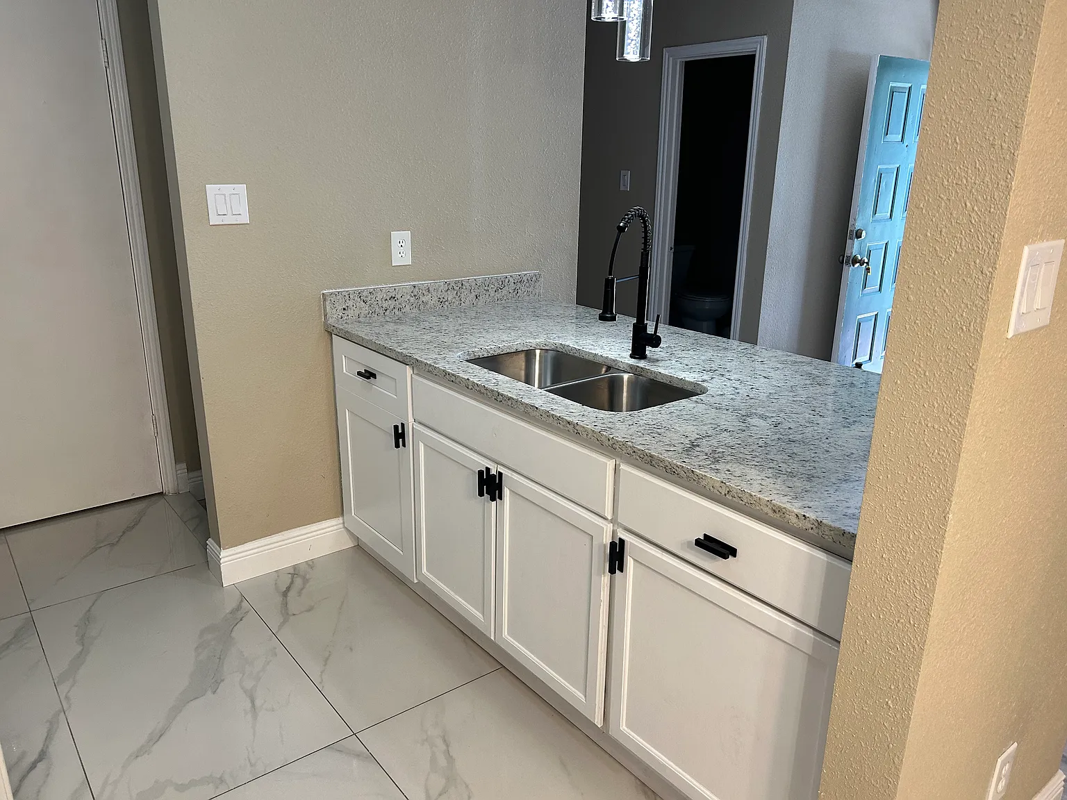 2 bed, 1.5 bath, 1000 sqft, $1,350 — Photo 3