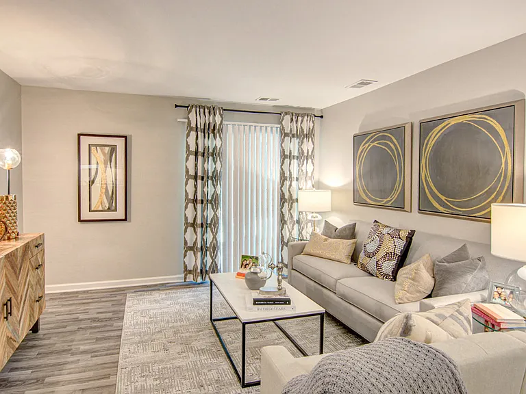 Hunter's Chase Apartments — Photo 5