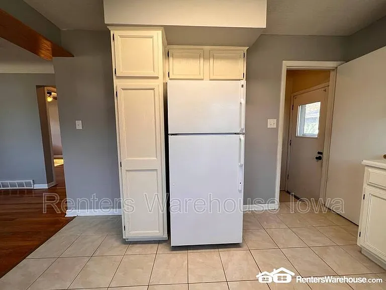 802 SW 3rd St — Photo 8