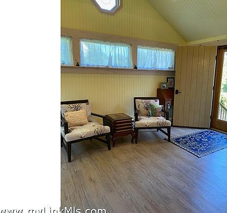 Sunroom, side entry
