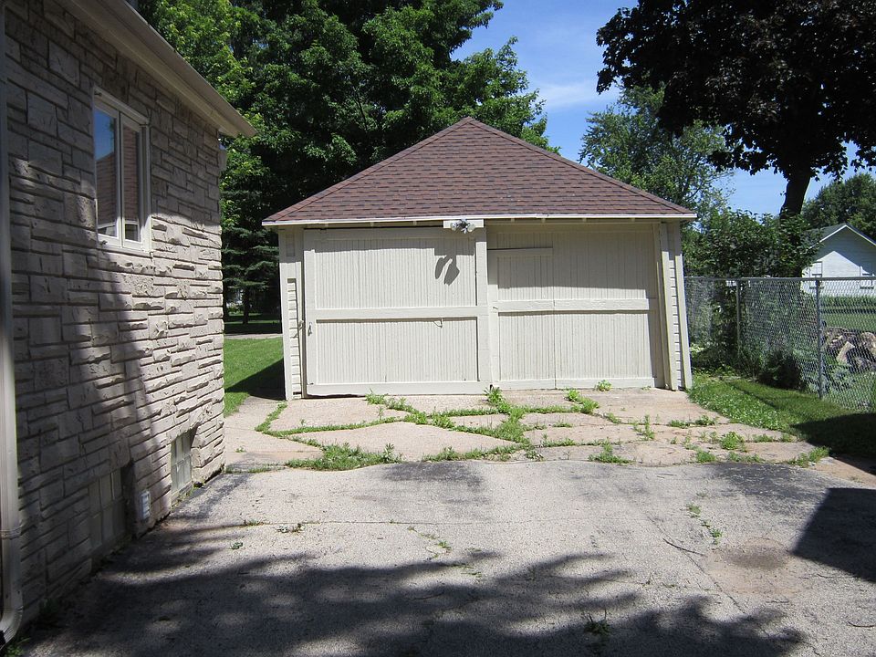 2nd image of 908 Smith St
