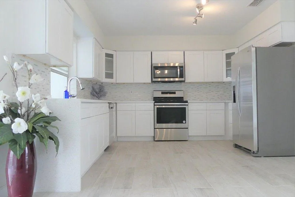 2700 N Federal Hwy — Photo 1