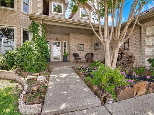 800 Joshua Dr, Burleson, TX 76028