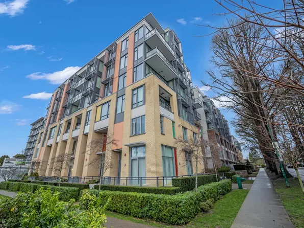 2063 W 10th Ave, Vancouver, BC V6J 2B1