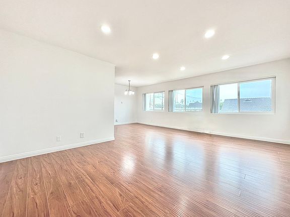 2nd image of 956 Elden Ave APT 14