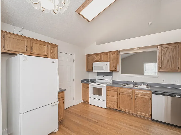 4512 Carol Ct — Photo 8