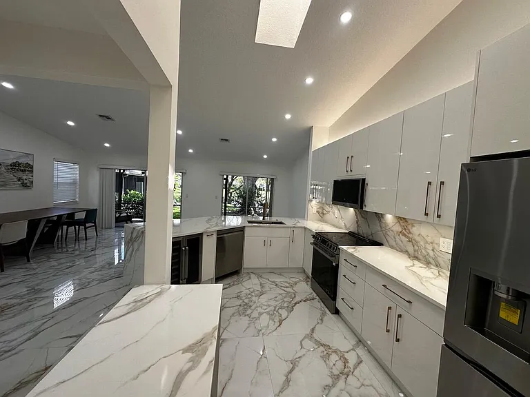 2173 Discovery Cir W — Photo 4