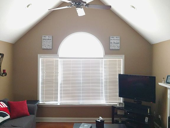 Living Room -Vaulted Ceiling