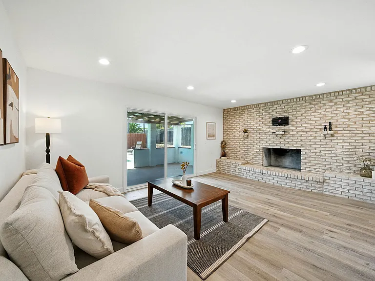 1472 Loma Ln — Photo 18