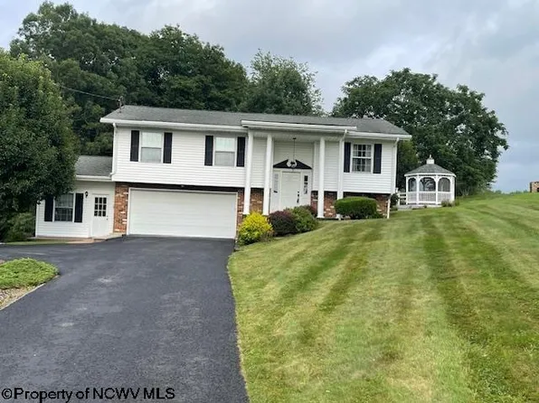 465 S Main St, Masontown, WV 26542