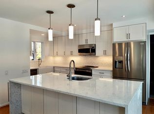 19 Old Canoe Place Rd, Hampton Bays, NY 11946