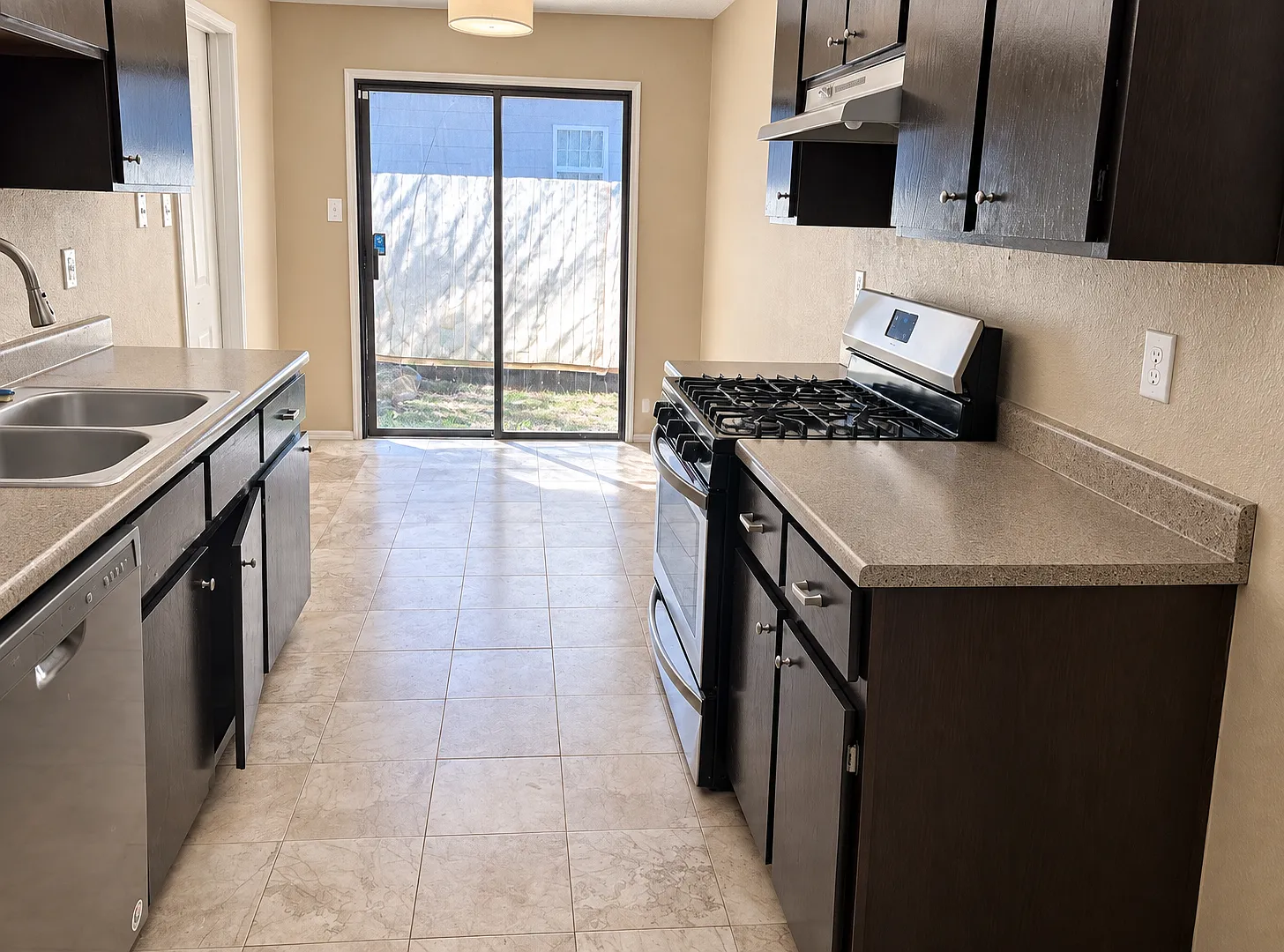 3 bed, 1394 sqft, $1,800 — Photo 4